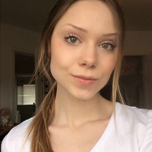 Meet your Posher, Chloe